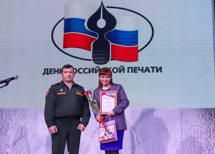 Представители Росгвардии поздравили журналистов Марий Эл с Днем российской печати