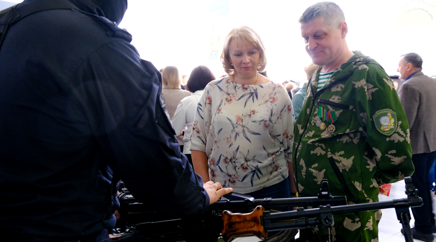 Росгвардейцы  представили выставку вооружения на открытии Года защитника Отечества в Йошкар-Оле