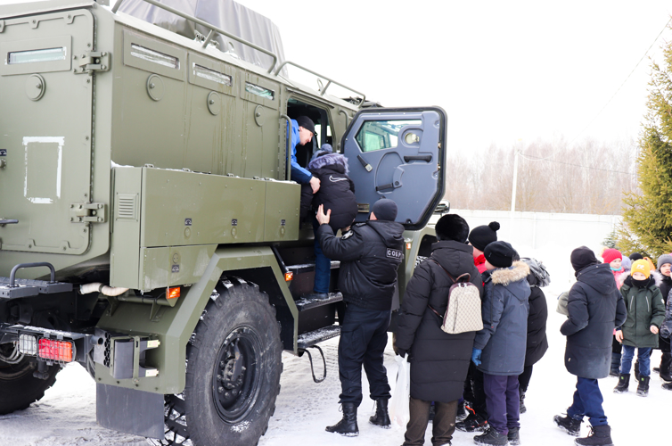 Школьники Йошкар-Олы побывали в гостях у спецподразделения Росгвардии 