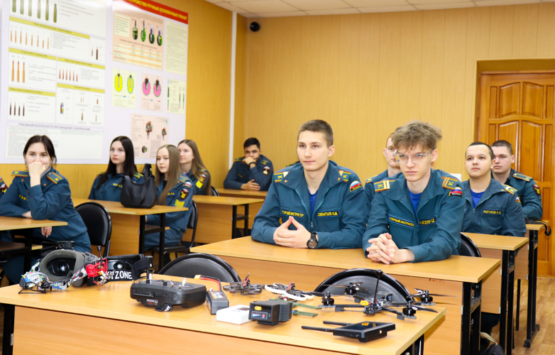 Студенты Йошкар-Олы побывали в гостях у спецподразделения Росгвардии 