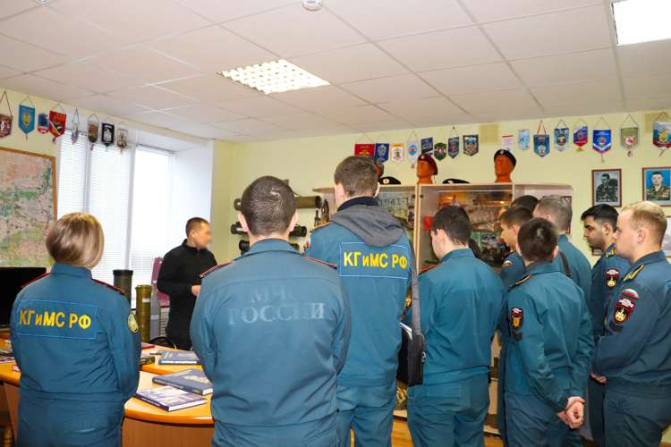 Студенты Йошкар-Олы побывали в гостях у спецподразделения Росгвардии 