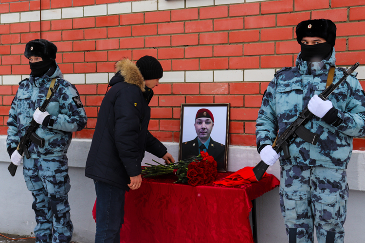 Мемориальная доска в память о военнослужащем Росгвардии открыта в Республике Марий Эл