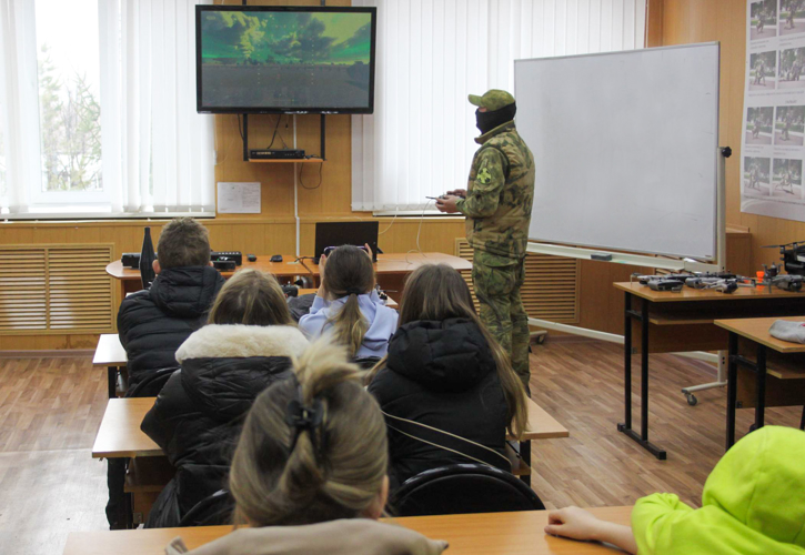 День открытых дверей организовали сотрудники Росгвардии для школьников Йошкар-Олы