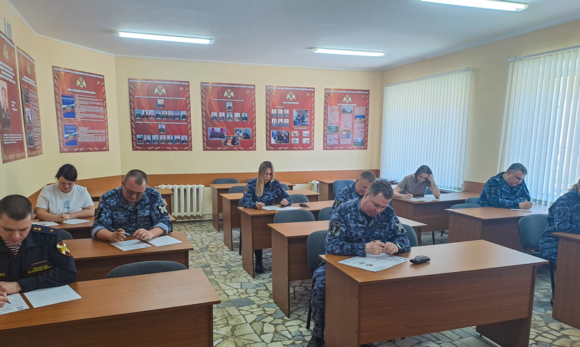 В Йошкар-Оле росгвардейцы приняли участие в исторической акции «Диктант Победы»