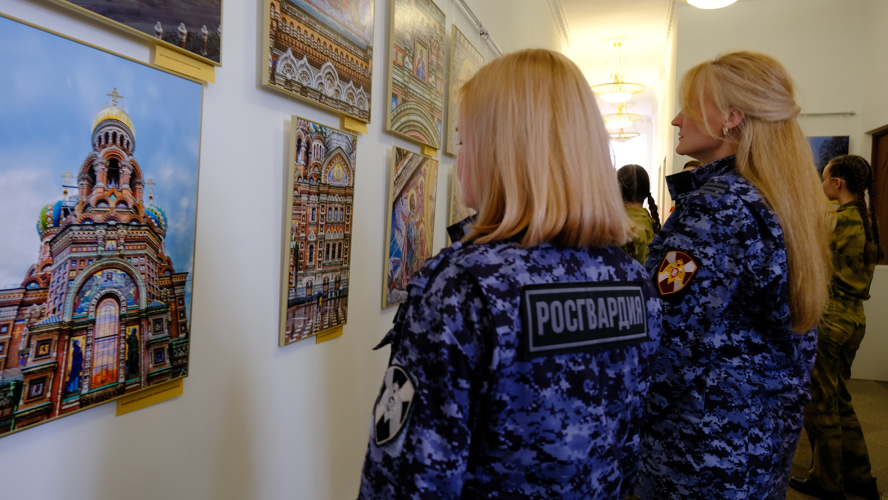 В Йошкар-Оле представители Росгвардии ознакомились с выставкой, посвященной образу великого полководца Александра Невского