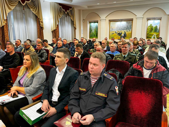 В Йошкар-Оле сотрудник Росгвардии напомнил охотникам о правилах обращения с оружием