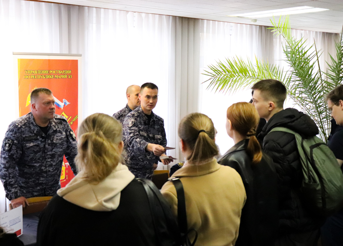 Росгвардия информирует жителей Марий Эл о вакансиях и перспективах службы в силовом ведомстве