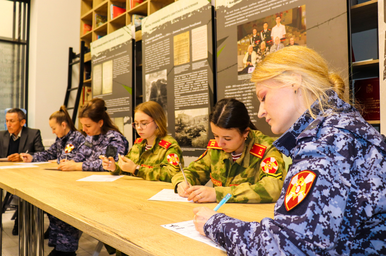 В Йошкар-Оле росгвардейцы приняли участие в исторической акции «Диктант Победы»