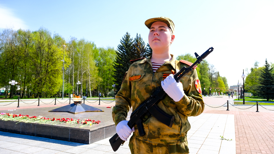 Кадеты Росгвардии заступили на вахту почетного караула у воинских святынь в Йошкар-Оле