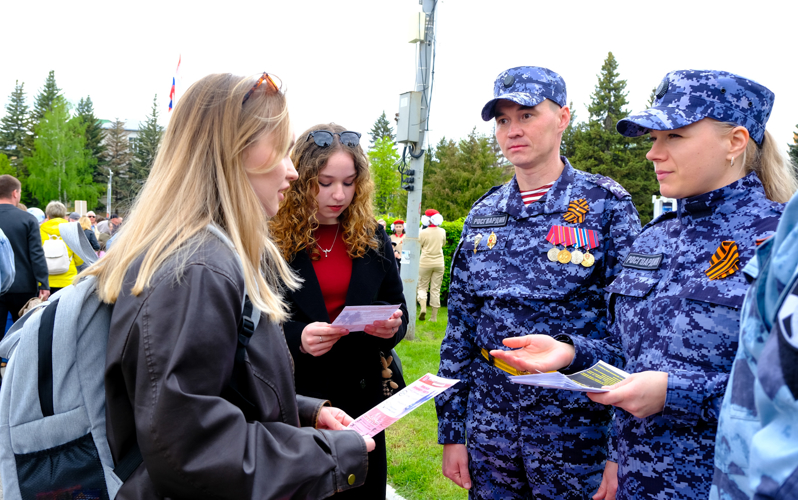 В Йошкар-Оле сотрудники и военнослужащие Росгвардии рассказали о службе и поступлении в вузы ведомства 