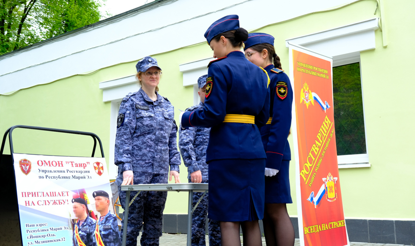 В Йошкар-Оле сотрудники и военнослужащие Росгвардии рассказали о службе и поступлении в вузы ведомства 