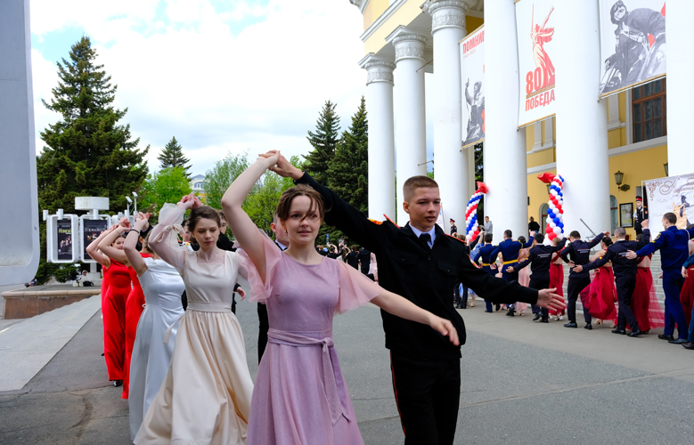 В Йошкар-Оле кадеты Росгвардии приняли участие в городском кадетском балу 