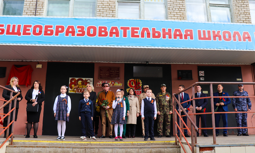 Сотрудники и военнослужащие Росгвардии почтили память героев СВО на открытии мемориального стенда в Йошкар-Оле 