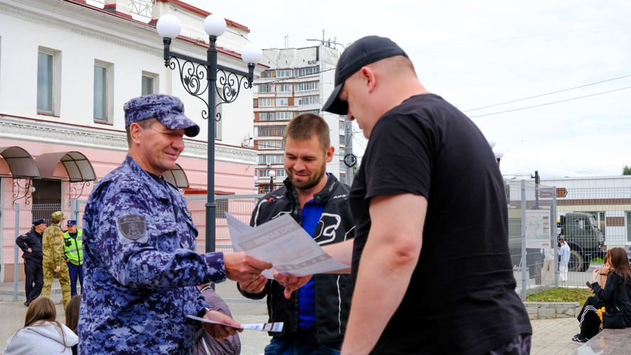 Росгвардейцы рассказали жителям Марий Эл о службе в войсках правопорядка