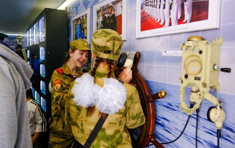 Сотрудники и военнослужащие Росгвардии Марий Эл встретили агитпоезд «Единство в памяти»