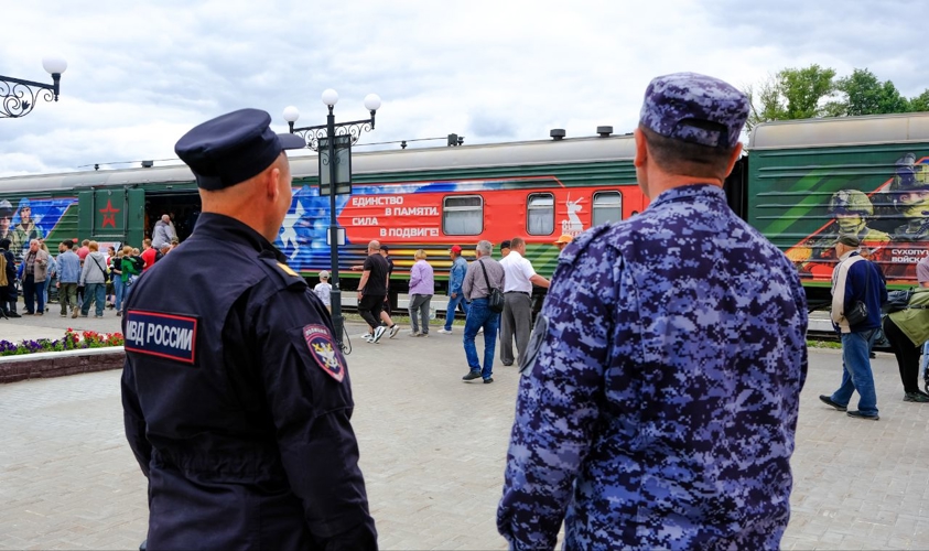 В Йошкар-Оле росгвардейцы приняли участие в обеспечении безопасности пребывания агитационного поезда «Единство в памяти. Сила в подвиге!»