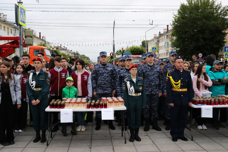 Сотрудники и военнослужащие регионального управления Росгвардии приняли участие в памятной акции «Свеча памяти» в Йошкар-Оле
