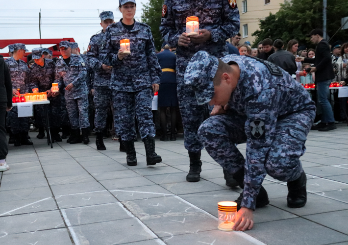 Сотрудники и военнослужащие регионального управления Росгвардии приняли участие в памятной акции «Свеча памяти» в Йошкар-Оле