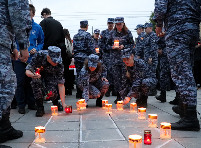 Сотрудники и военнослужащие регионального управления Росгвардии приняли участие в памятной акции «Свеча памяти» в Йошкар-Оле