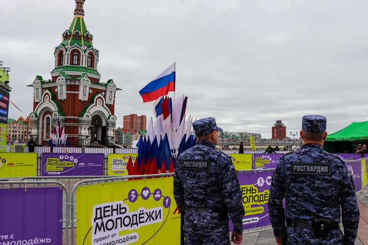 Росгвардейцы выполнили задачи по обеспечению безопасности во время празднования национального праздника Пеледыш пайрем и Дня молодежи в Марий Эл