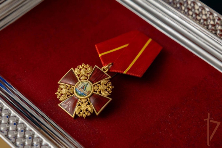 Директор Росгвардии вручил орден Александра Невского ветерану Великой Отечественной войны генерал-майору Евгению Чусову 