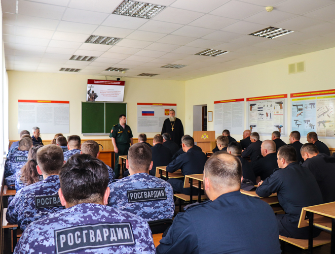 В Йошкар-Оле состоялась духовная встреча личного состава Росгвардии с представителем духовенства