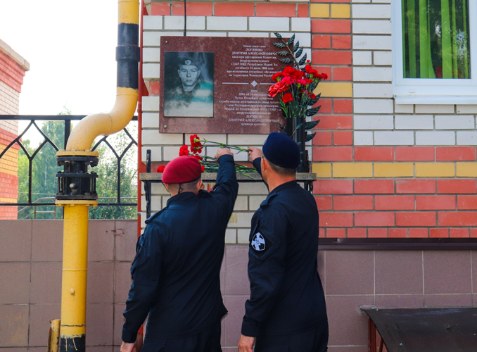 25 лет памяти и верности: в Йошкар-Оле бойцы СОБР «Берсерк» почтили память героя, погибшего при исполнении служебного долга 