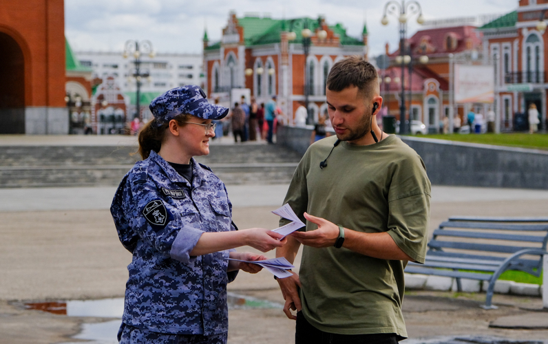 Мобильный агитационный пункт Росгвардии проинформировал жителей  Марий Эл о службе в войсках правопорядка