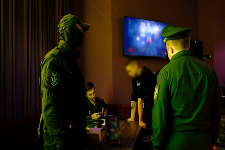 Межведомственный профилактический рейд при участии сотрудников спецподразделения Росгвардии прошел в Йошкар-Оле 