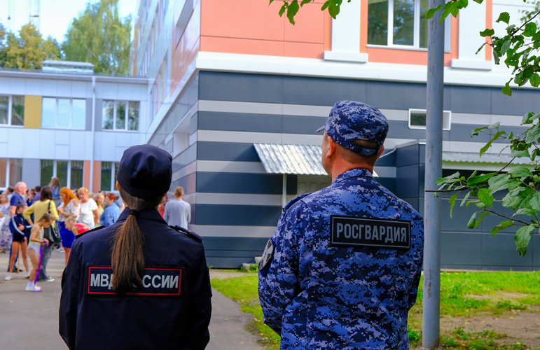 В  День знаний росгвардейцы обеспечили безопасность школьных линеек в Марий Эл  