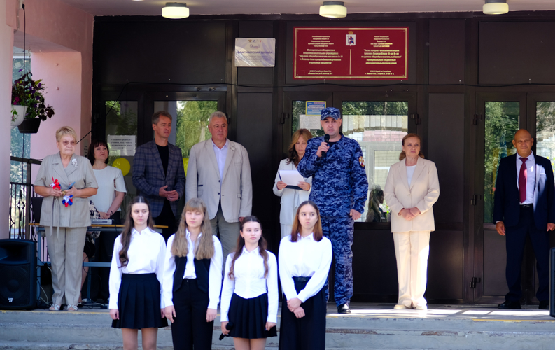 В Йошкар-Оле  росгвардейцы поздравили подшефных школьников  с Днём знаний