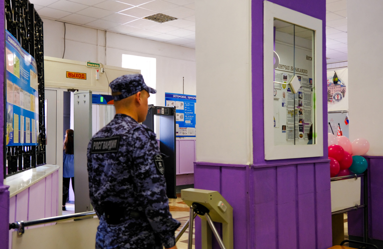 В  День знаний росгвардейцы обеспечили безопасность школьных линеек в Марий Эл  