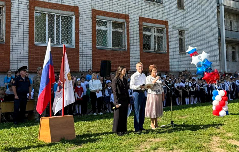 В Йошкар-Оле  росгвардейцы поздравили подшефных школьников  с Днём знаний