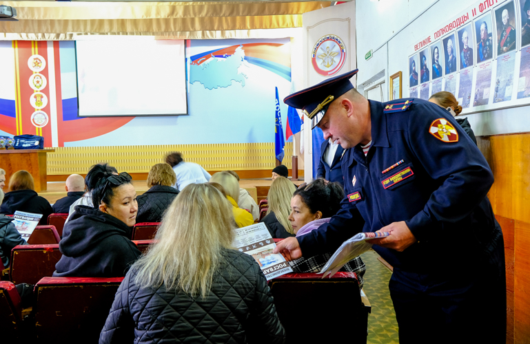 В Йошкар-Оле прошла встреча с жителями республики о службе в Росгвардии