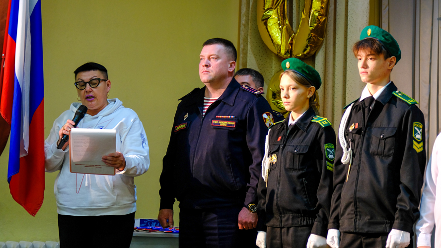 В Йошкар-Оле офицер Росгвардии вручил первые паспорта юным гражданам России
