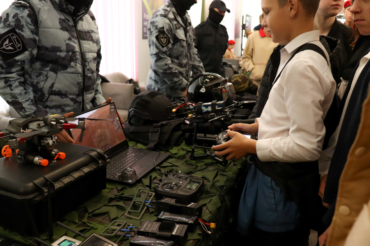 Росгвардейцы представили тематическую выставку на слёте юнармейцев в Йошкар-Оле