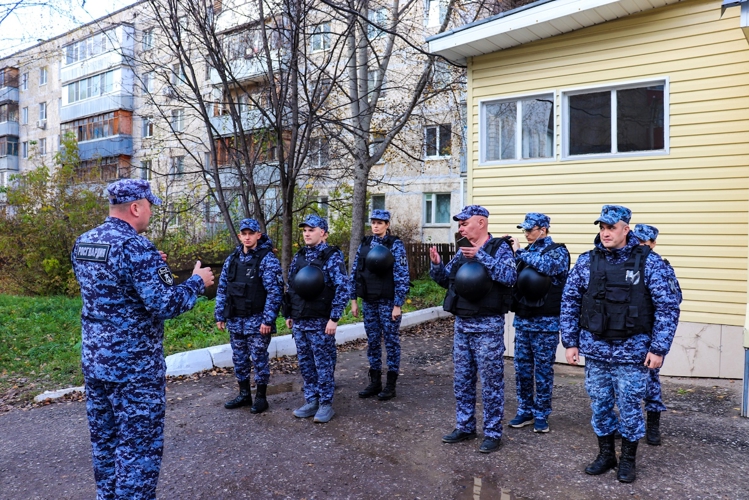 «Двойная служба»: журналисты Республики Марий Эл провели один день в роли сотрудников вневедомственной охраны Росгвардии