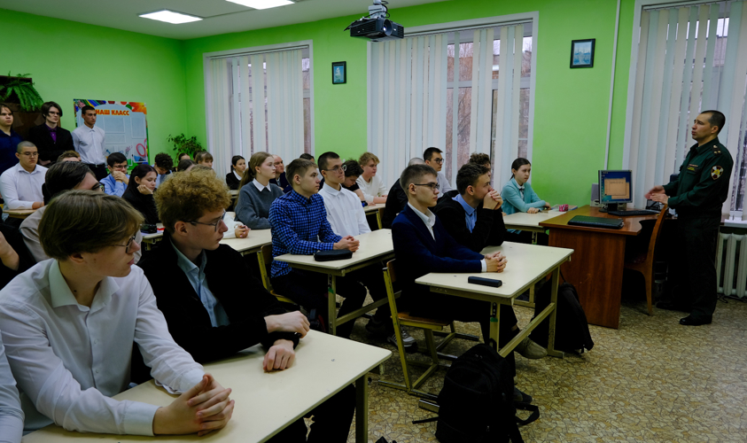 Представитель Саратовского института Росгвардии провел профориентационные встречи со школьниками Йошкар-Олы