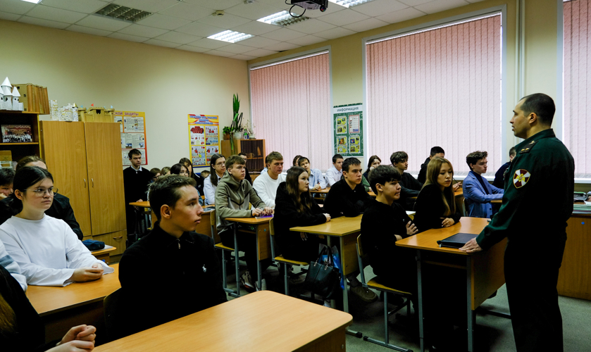 Представитель Саратовского института Росгвардии провел профориентационные встречи со школьниками Йошкар-Олы