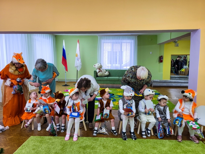 Росгвардейский «Дед Мороз специального» назначения поздравил воспитанников детского дома в Йошкар-Оле
