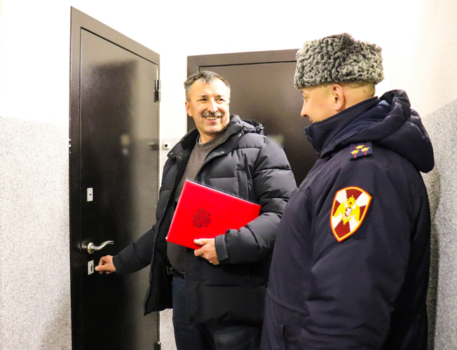 В Йошкар-Оле вручили ключи от новых квартир сотрудникам и ветеранам Росгвардии