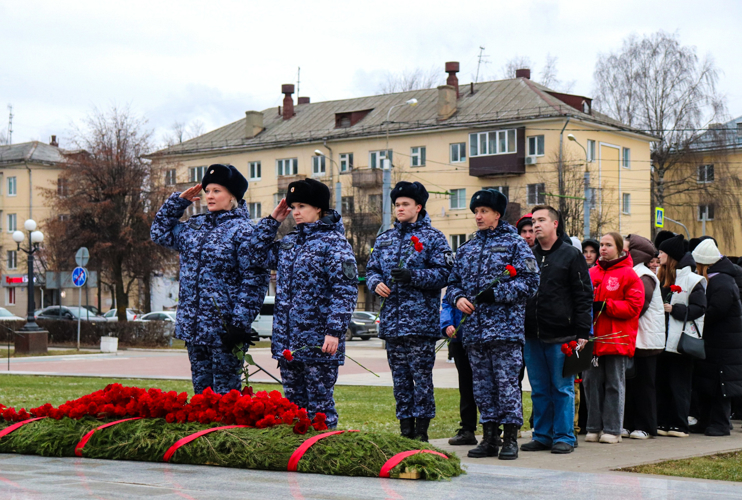 В День Героев Отечества росгвардейцы Марий Эл приняли участие в церемонии возложения цветов к монументу Воинской славы и Вечному огню