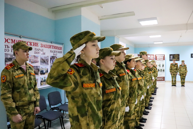 В йошкар-олинской школе состоялась церемония посвящения в кадеты Росгвардии