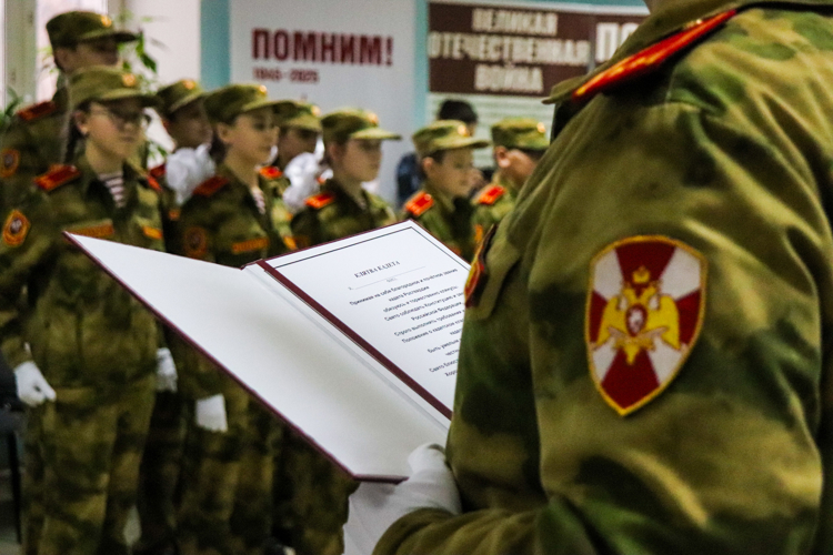 В йошкар-олинской школе состоялась церемония посвящения в кадеты Росгвардии
