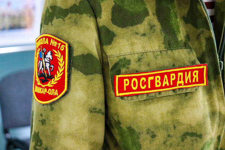 В йошкар-олинской школе состоялась церемония посвящения в кадеты Росгвардии