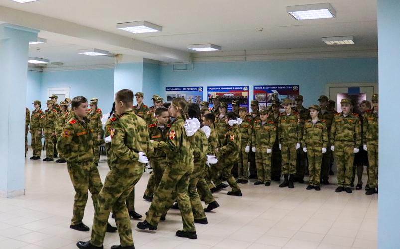 В йошкар-олинской школе состоялась церемония посвящения в кадеты Росгвардии