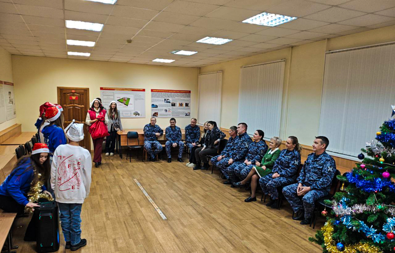 В преддверии Нового года активисты «Движение первых» устроили праздник для сотрудников Росгвардии в Йошкар-Оле