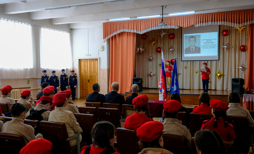 Росгвардейцы в Йошкар-Оле приняли участие в памятном мероприятии, посвященном сотруднику ОМОН, погибшему 26 лет назад 