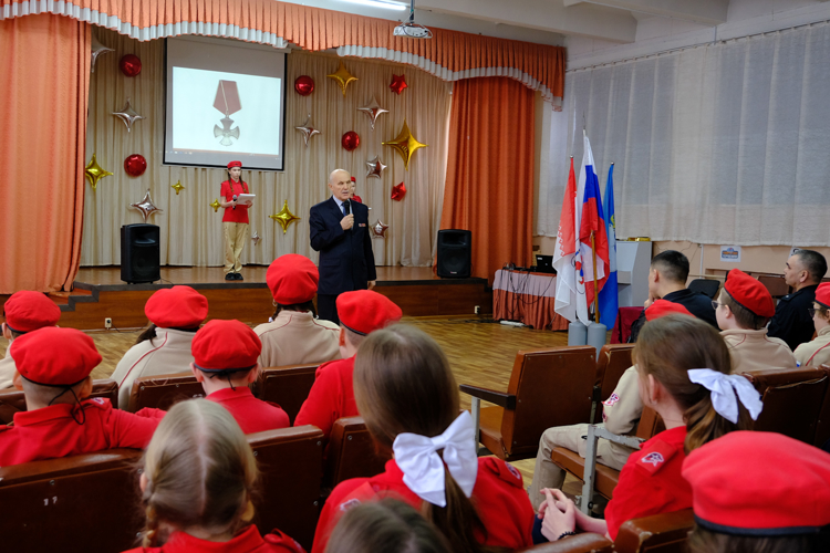 Росгвардейцы в Йошкар-Оле приняли участие в памятном мероприятии, посвященном сотруднику ОМОН, погибшему 26 лет назад 