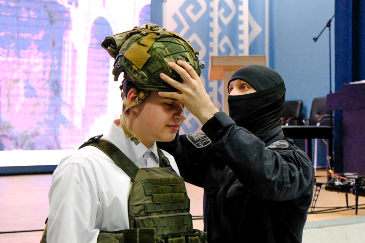 Сотрудники Росгвардии провели урок мужества для школьников Йошкар-Олы